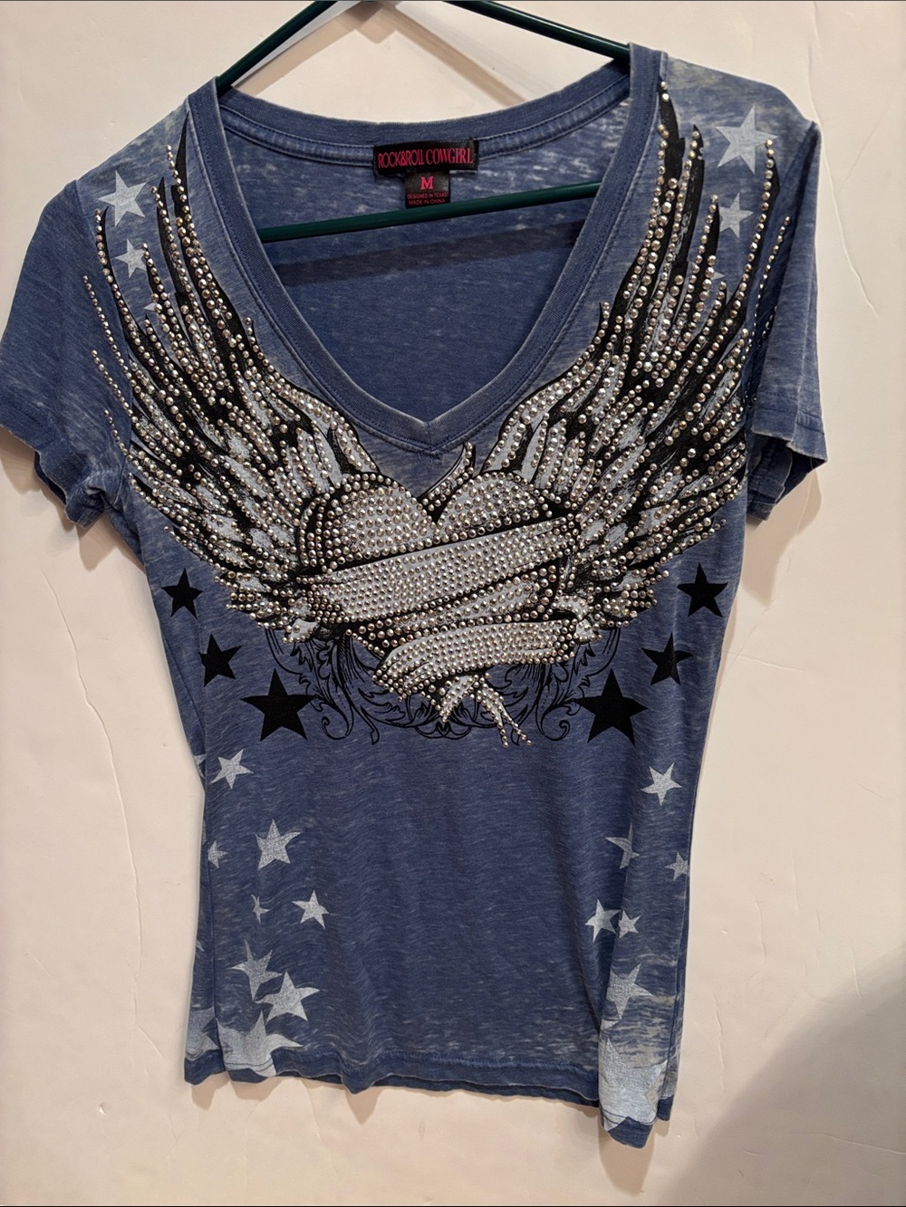 Rock & Roll Cowgirl Indigo V‑Neck Tee with Studded Winged Heart M bling western